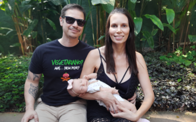 Casal brasileiro dá as boas-vindas ao primeiro bebê após se conhecer no Veggly